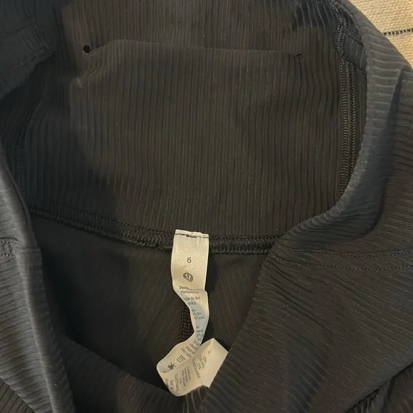 Base Pace High Rise Ribbed Short 8” | Black | NEW - Picture 5 of 6